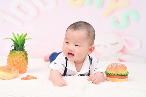 府谷宝宝在妈妈肚子里